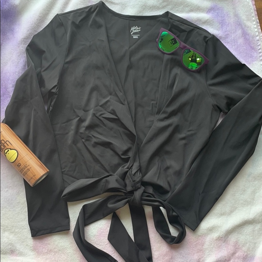 EUC Kortni Jeanne black wrap rashguard size small